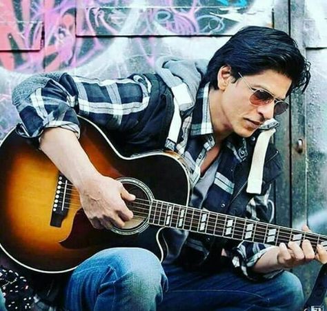 Challa Shahrukh Khan Family, Srk Movies, Music Genre, Favorite Son, King Of Hearts, Human Male, Shah Rukh Khan, American Music Awards, Shahrukh Khan