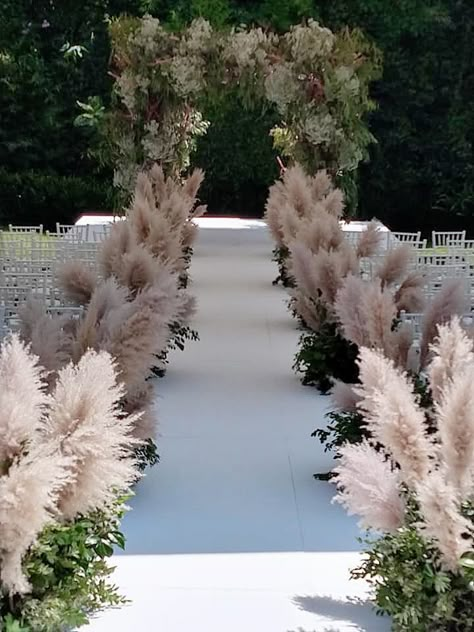 Summer Wedding Fireplace Decor, Rustic Aisle Decorations Wedding, Rustic Aisle Decor, Aisle Decorations Wedding Outdoor, Pampas Wedding Decor, I Want Flowers, Aisle Decorations Wedding, Wedding With Pampas, Outdoor Wedding Aisle