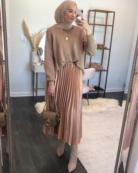 withloveleena | LIKEtoKNOW.it Fesyen Islam, Outfit Hijab Casual, Rok Outfit, Outfit Essentials, Stile Hijab, Street Hijab Fashion, Modern Hijab Fashion, Hijab Fashionista, Modest Fashion Hijab