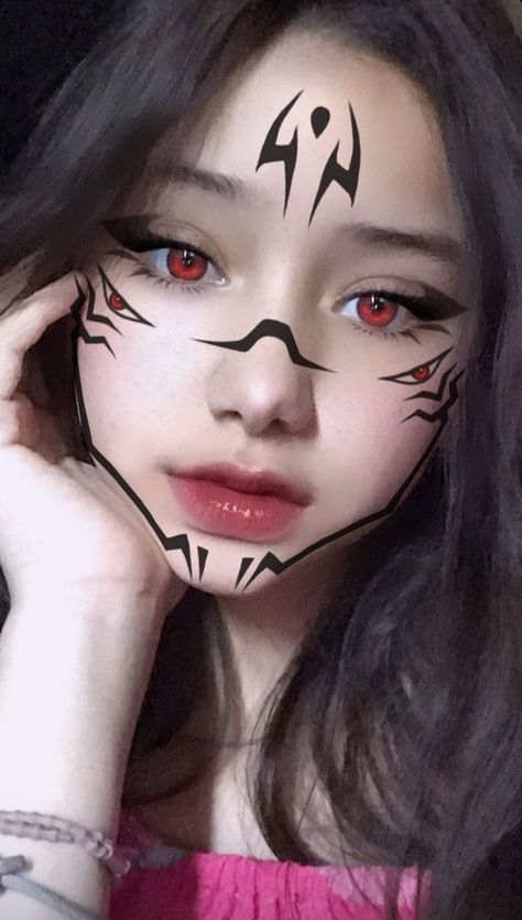 Sukuna Girl Cosplay, Easy Cosplay Ideas Women Anime, Sukuna Costume, Easy Costume Makeup, Sukuna Makeup, Makeup For Downturned Eyes, Girl Eye Makeup, Zombie Halloween Costumes, Couples Cosplay