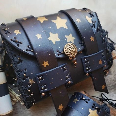 Adventure Pouch, Star Clothing, Brass Buttons, Fantasy Jewelry, Fantasy Clothing, Gold Star, Cute Bags, Character Outfits, Leather Pouch