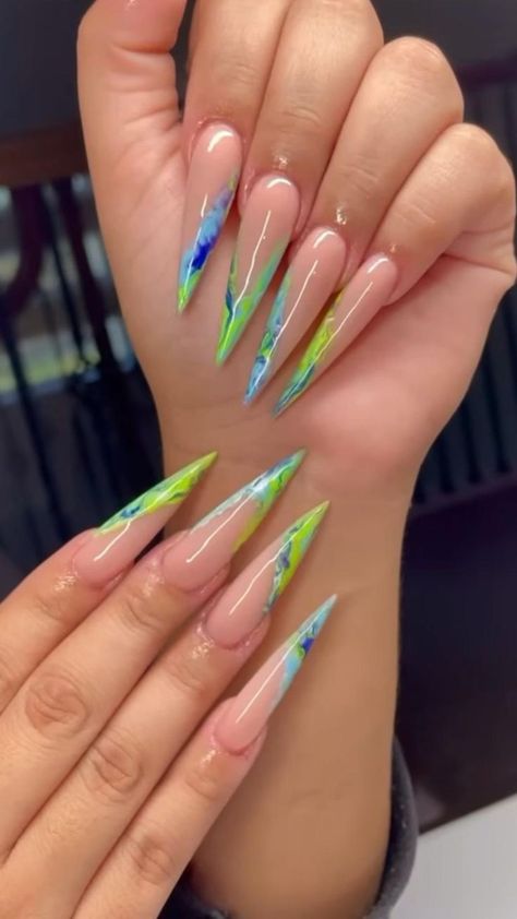 Boujee Pink Nails, Stelitto Nails Ideas, Stellitoes Nails, Staleto Nails Long Design, Bright Stiletto Nails, Almond Baddie Nails, Stiletto Nail Art Summer, Claw Acrylic Nails, Summer Stiletto Nails Ideas