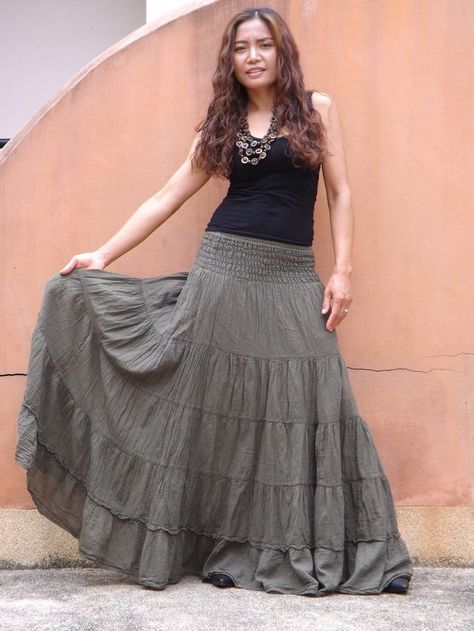 Long Boho Skirt, Circle Skirt Tutorial, Long Skirt And Top, Bohemian Maxi Skirt, Full Length Skirt, Black Abaya, Long Maxi Skirt, Maxi Outfits, Floaty Dress