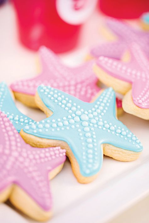 pink and blue starfish cookies Starfish Cookies, Sea Cookies, Barbie Pool Party, Barbie Pool, Mermaid Cookies, Pearl Princess, Fish Cookies, Beach Cookies, Little Mermaid Party