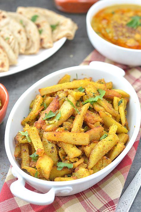 Dry Arbi Masala Vegetables Curry, Vegetarian Treats, Taro Root, Arts And Crafts Ideas, Jain Recipes, Indian Side Dishes, Tandoori Roti, High Carb Foods, Wedding Planning Ideas