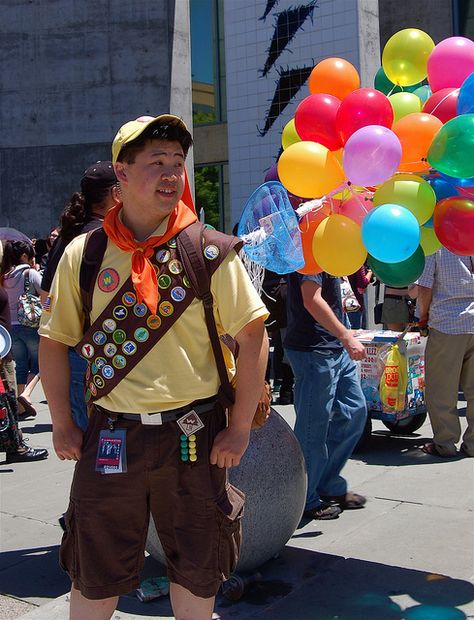 Russel From Up, Russel Costume, Disney Characters Costumes Diy, Disfraz Up, Russell Up Costume, Russell Costume, Russell From Up, Good Cosplay, Diy Costumes For Boys