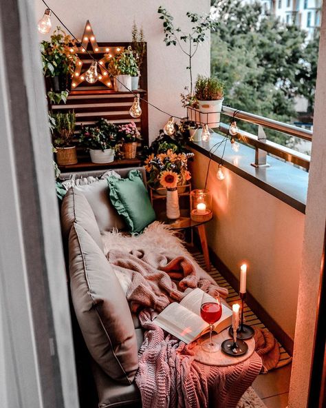 Create a dreamy outdoor oasis with these stunning ideas for outdoor lighting. #outdoorlighting #outdoordecor Klein Balkon Decor, Hiasan Bilik Tidur, First Apartment Decorating, Small Balcony Decor, Apartment Balcony, Small Apartment Living, Apartment Balcony Decorating, Balcony Design, Decoration Inspiration