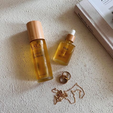 Fall is here, but your glow doesn’t have to fade! 🍂✨ Keep your skin hydrated and radiant all season long with our Luxe Body Oil and Glow Serum duo. Say goodbye to dryness and hello to a healthy, luminous glow! 💛 📸: @ary.ell #KALABeauty #LuxeBodyOil #GlowSerum #FallGlow Glow Serum, Dry Oil, Fall Is Here, Beauty Body, Natural Glow, Self Care Routine, Radiant Skin, Say Goodbye, Body Oil