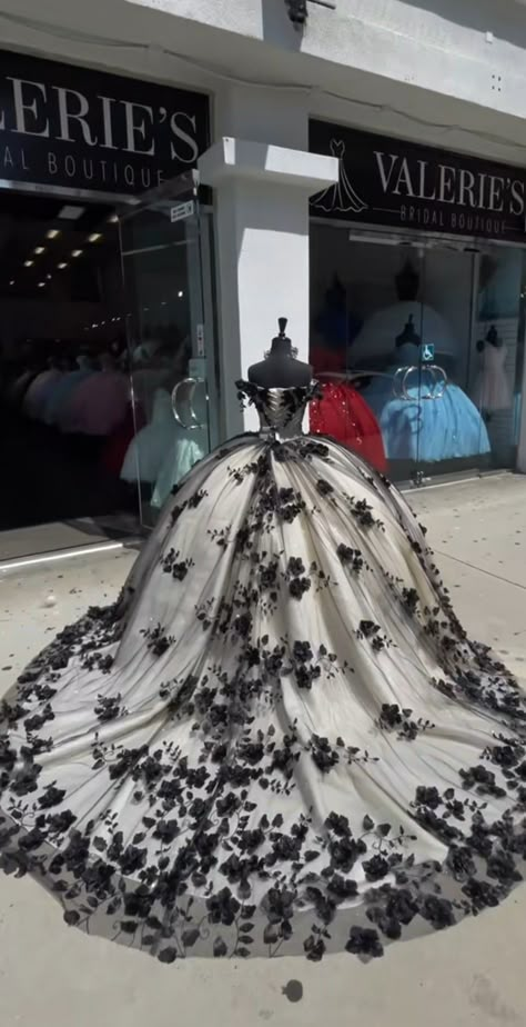 White And Black Quinceanera Dresses, Black And White Quince Dress, 15 Dresses Quinceanera Black, Black And White Quinceanera Dresses, Black And White Quinceanera Theme, Black And White Quinceanera, Black And Red Quince, Black Quinceanera Theme, White Quince Dress