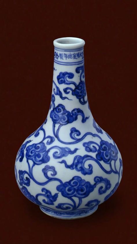 Blue and white porcelain vase of the Ming Dynasty (1368 — 1644) with auspicious Ganoderma Lingzhi patterns, picture from official site of Palace Museum. Chinese Porcelain Pattern, Ming Vase, The Housemaid, Random Reference, Chinese Dynasty, Art Zine, Asian Aesthetic, Chinese Vase, Chinese Pottery