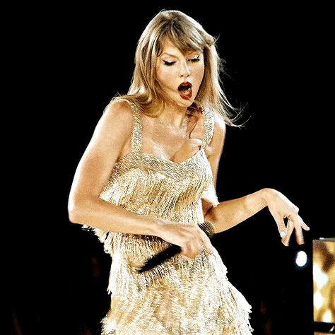 Taylor Swift Dancing, Photos Of Taylor Swift, Taylor Swift Cute, Estilo Taylor Swift, Taylor Swift Fearless, Taylor Swift Videos, Women In Music, Taylor Swift Concert, Taylor Swift Wallpaper