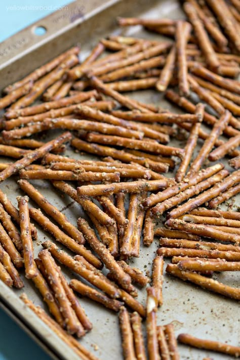 Ranch Pretzels, Spicy Pretzels, Cinnamon Pretzels, Seasoned Pretzels, Seasoned Crackers, Pretzel Snacks, Cinnamon Sugar Pretzels, Pretzel Sticks, Pretzels Recipe