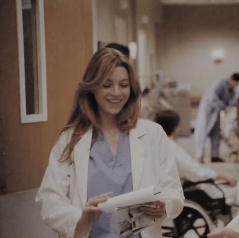 Meredith Grey's Anatomy, Grey's Anatomy Doctors, Character Icon, Medical School Life, Caterina Scorsone, Greys Anatomy Characters, Ellen Pompeo, Medical School Inspiration, Meredith Grey