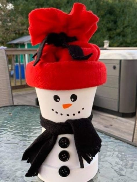 Terra Cotta Pot Snowman, Clay Pot Snowman, Christmas Craftivity, Pot Snowman, Craft Snowman, Pots Crafts, Plant Pots Crafts, Pot Craft, Snowmen Crafts