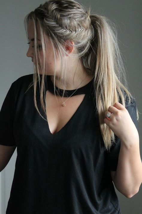 Cut Tshirt Diy, Cut Shirt Designs, Choker Tee, Diy Cut Shirts, Cut Up Shirts, Diy Fashion Trends, Tutorial Sewing, Sewing Clothing, Diy Vetement