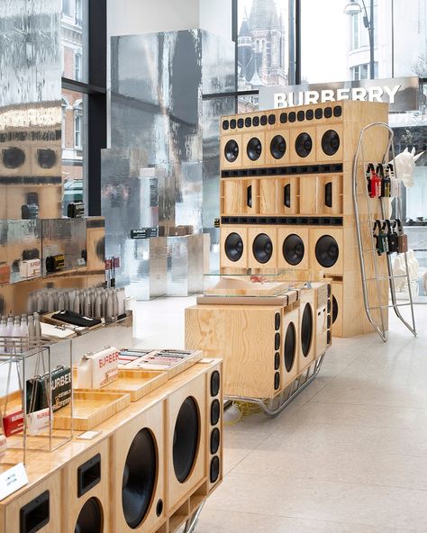 Retail Space Design, Design Café, Corner Shop, Audio Room, Record Shop, Music Shop, Speaker Design, Pop Up Stores, Display Design