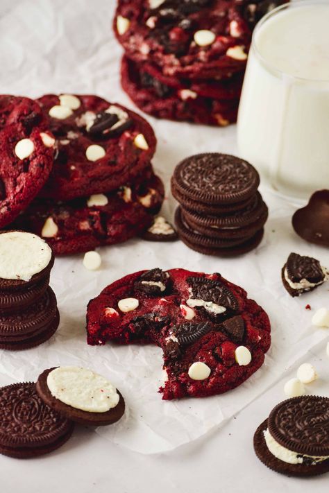 Red Velvet Oreo Cookies, Red Velvet Cookie Recipe, Crushed Oreo, Red Velvet Aesthetic, Soft Cookie Recipe, Ultimate Chocolate Chip Cookie, Velvet Cookies, Velvet Aesthetic, Oreo Flavors