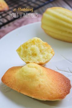 recette madeleines moelleuses Madelines Recipe, Madeleine Cake, Red Lobster Biscuits, Cake Factory, French Desserts, Biscuit Cookies, Diy Food Recipes, Macarons, Sweet Recipes