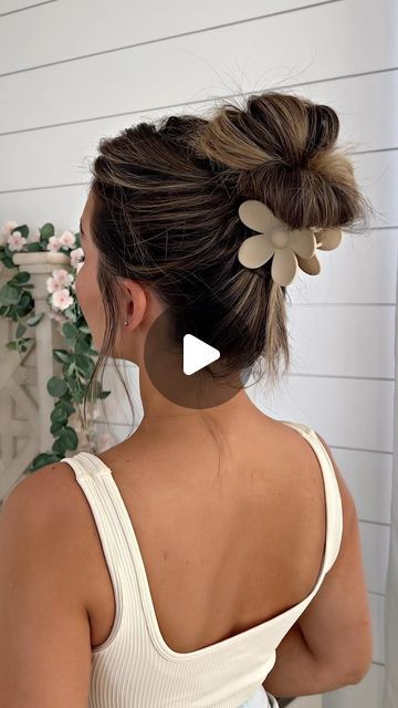 Double Bun Claw Clip, Bun With A Claw Clip, Double Buns, Hair Tips, Claw Clip, Hair Updos, Up Hairstyles, Bun Hairstyles, Fall Hair