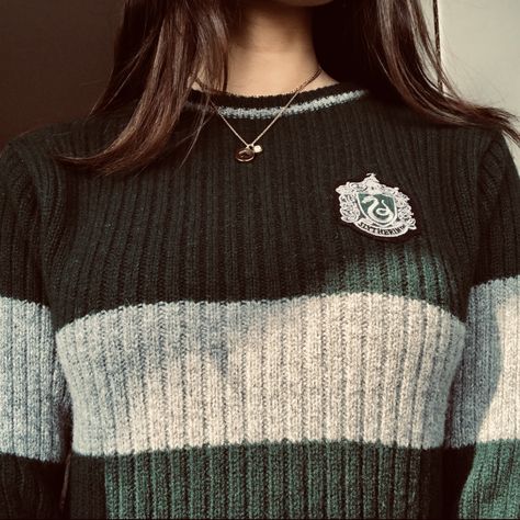 Slytherin Girl Outfit, Slytherin Aesthetic Outfit, Slytherin Uniform, Harry Potter Script, Slytherin Clothes, Slytherin Outfit, Slytherin Fashion, Hogwarts Uniform, Type Of Boyfriend