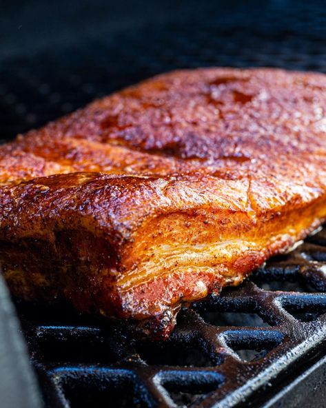 Smoker Pork Belly, Pork Belly Seasoning, Pork Belly Smoker Recipes, Pork Belly On The Grill, Bbq Pork Belly Recipes, Traeger Pork Belly, Pork Belly Traeger, Grilled Pork Belly, Smoked Pork Belly Recipes Smokers