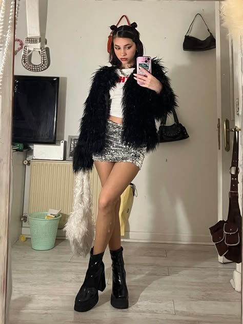 Alternative Christmas Party Outfit, Alternative Nye Outfit, Alter Ego Outfits, Nye Outfit Ideas Club, 2024 Clubbing Outfits, Brat Aesthetic Outfit, Rockstar Theme Outfit, Alternative Party Outfit, Fur Skirt Outfit