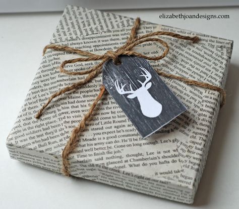 Book pages, twine and a tag. Elizabeth Joan Designs. Newspaper Bags, Newspaper Gift, Book Page Wreath, Weihnachten Diy, White Wrapping Paper, Gift Wrapping Ideas, Paper Bow, Simple Gift Wrapping, Eco Packaging