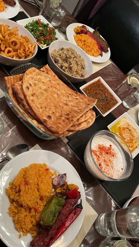 The bestt turkish food iftari #iftar #turkish #turkey #turkishfood #islam #ramadan Ramadan Recipes Iftar Arabic Food, Arab Dinner, Iftar Food, Muslim Food, Ramadan Recipes Iftar, Ramadan Ideas, Arab Food, Ramadan Vibes, Ramadan Food