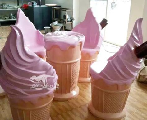 Ice Cream Table, Pub Table And Chairs, Cream Furniture, Cream Table, Weird Furniture, Ice Cream Set, Serve Ice Cream, Cute Furniture, Soft Serve Ice Cream