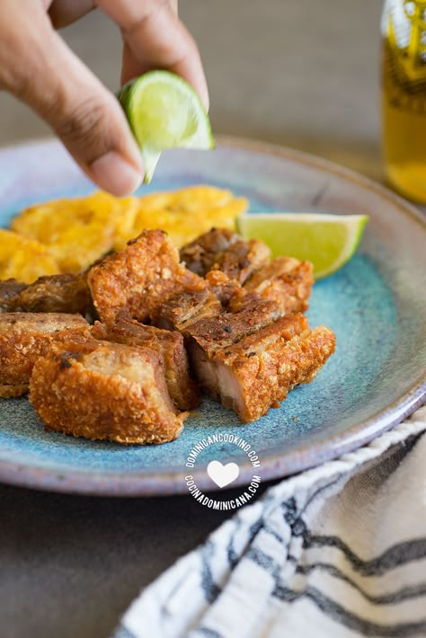 Chicharrón de Cerdo: Recipe & Video of Dominican Pork Crackling Chicharron Recipe, Chicharrones Recipe, Dominican Dishes, Dominican Recipes, Pork Crackling, Pork Belly Recipes, Dominican Food, Colombian Food, Puerto Rican Food