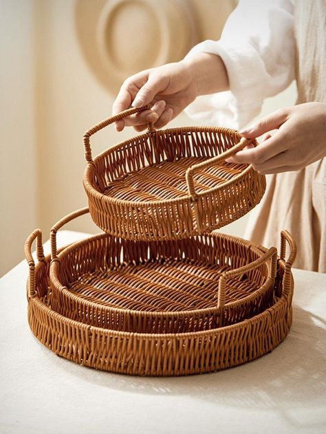 Weaving Diy, Fruits Decoration, Woven Trays, Kitchen Christmas Gifts, Store Snacks, Decorative Storage Baskets, Bread Storage, Wicker Tray, Bench Ideas