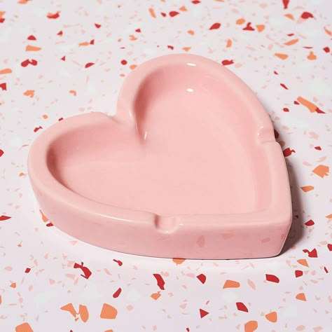 Pink Ashtray Aesthetic, Clay Ashtray For Boyfriend, Coquette Ashtray, Clay Ashtray Ideas Easy, Heart Ashtray Clay, Air Clay Ashtray, Girly Ashtray, Air Dry Clay Ash Tray, Clay Ideas For Boyfriend