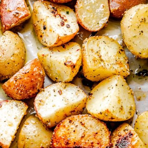 Fried Red Potatoes, Air Fryer Potatoes, Air Fry Potatoes, Red Potato Recipes, Air Fryer Steak, Butter Potatoes, Roasted Red Potatoes, Dried Potatoes, Air Fry Recipes