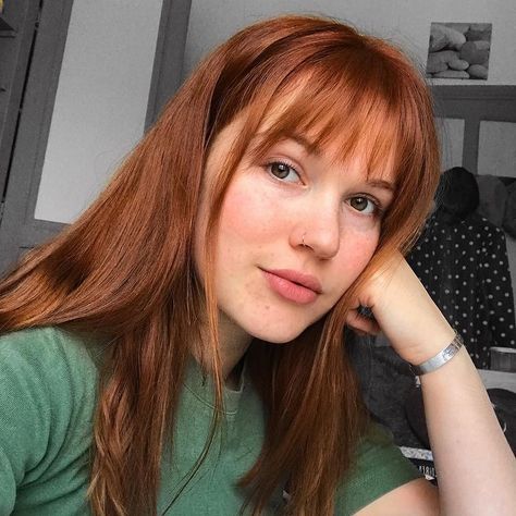 M A R I E 🦊 on Instagram: “Bare face🌱 #nomakeup#makeupfree#bareface#daylight#redhair#ginger#bangs” Different Styles Of Bangs, Ginger Bangs, Styles Of Bangs, Style Of Bangs, Cute Wispy Bangs, Cute Side Bangs, Heart Shaped Face, Heavy Bangs, Bang Hairstyles