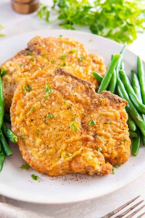 Everything you love in a classic fried pork chop, but made in the air fryer with this crispy and delicious version! Pork Chop Air Fryer Recipes, Air Fryer Fried Pork Chops, Air Fry Pork Chops, Pork Chops Bone In, Delicious Air Fryer Recipes, Pork Dinners, Air Fryer Pork, Pork Chops And Gravy, Air Fryer Pork Chops