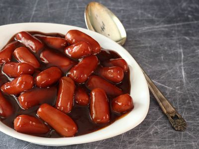 Holidays Snacks, Cocktail Franks, Bourbon Barbecue Sauce, Hot Dog Appetizers, Franks Recipes, Cocktail Wieners, Appetizer Cocktail, Southern Appetizers, Smoked Sausages