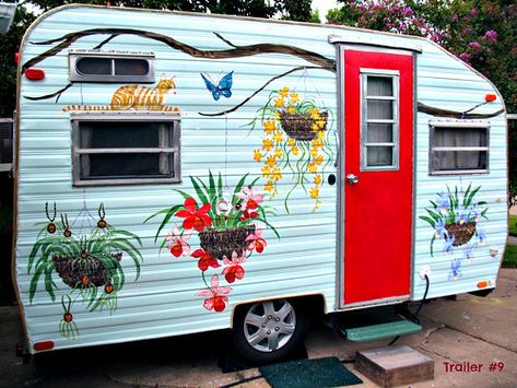 Trailer #9 | My neighbors traiier after 5 nights of painting… | Flickr Trillium Trailer, Vintage Camper Interior, Travel Trailer Camping, Vintage Rv, Vintage Caravans, Architecture Art Design, Camper Living, Vintage Travel Trailers, Trailer Remodel