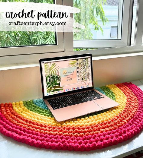 Crochet For Office Desks, Office Crochet Ideas, Crochet Office Accessories, Crochet Desk Mat, Crochet Workspace, Crochet Office Decor, Functional Crochet Projects, Crochet Desk Accessories, Office Crochet