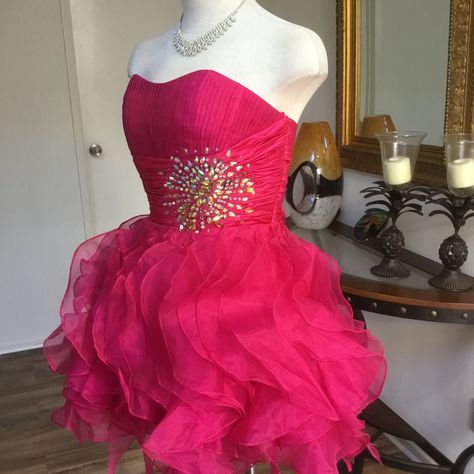 Nwot Short Dress, Sweetheart, Strapless, Pleated Top. ** Built-Bra. ** Beaded Waist Satin & Rhinestones ** Multilayer ** Ball Gown ** Adjustable Straps Back & Zipper. ** Two Lines Of Tulle Underneath Color: Hot Pink Size: S Fabric: Organza. Measure Proximity: ** Bust:32' In. ** Waist:28' In. ** Hip:46' In. ** Length:28 Hot Pink Strapless Dress Short, 80s Dress Formal, Pink Prom Dresses Short, Strapless Short Dress, Princess Stuff, Strapless Dresses Short, Purple Prom, Pink Strapless Dress, Fav Color