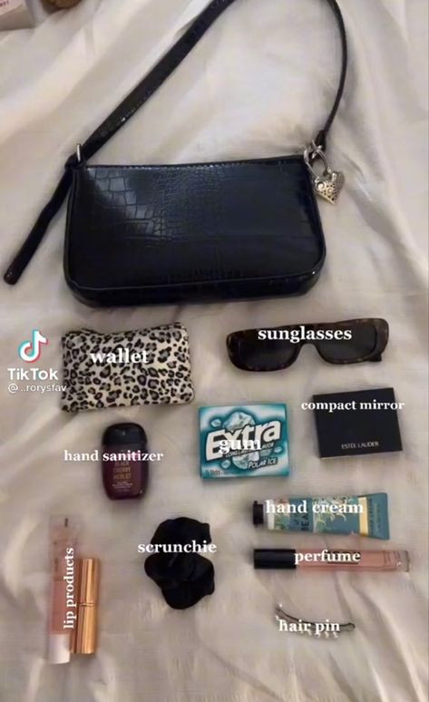 Small Purse Organization, Small Handbag Essentials, Shoulder Bag Essentials, Small Purse Essentials Everyday, Small Bag Essentials, Mini Purse Essentials, What To Put In Your Bag, Things To Keep In Your Purse, What To Have In Your Bag