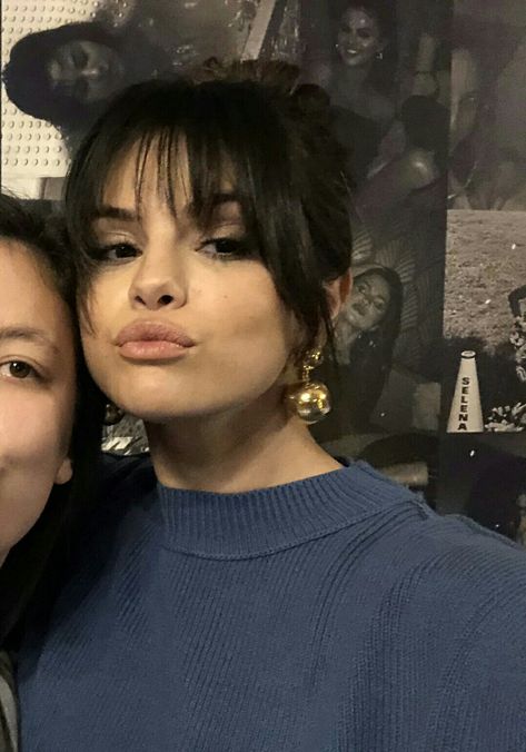 Selena Gomez Bangs Short Hair, Scorpio Haircut, Selena Gomez Bangs Fringes, Latina Bangs Haircuts, Selena Gomez With Bangs, Selena Gomez Hair Bangs, Selena Gomez Curtain Bangs, Selena Gomez Fringe, Bangs Selena Gomez