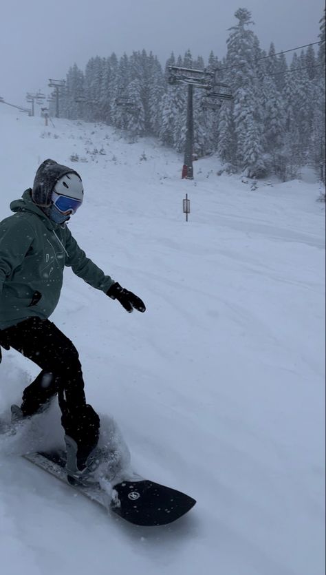 Dope Snowboard, Dope Snow, Snowboarding Photography, Snowboarding Aesthetic, Chalet Girl, Snow Surfing, Snowboarding Style, Snow Trip, Snowboarding Outfit