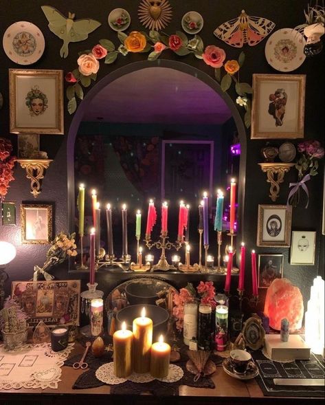 Goth Bedroom, Witchy Room, Dark Home Decor, Goth Home, Dreamy Room, Dream Room Inspiration, Decoration Inspiration, Gothic House, Room Inspiration Bedroom