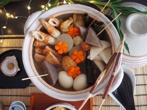 Oden Recipe, Japanese Oden, Fish Balls, Tablet Drawing, Deep Fried Tofu, Fish Ball, Japanese Fish, Astronaut Art, One Pot Dishes