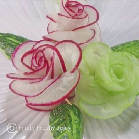 Radish Roses How To Make, Radish Roses Easy, Food Roses, Radish Garnish, Cucumber Flower Garnish, Cucumber Cabbage Radish Salad, Radish Roses, Cucumber Radish Salad, Radish Flowers