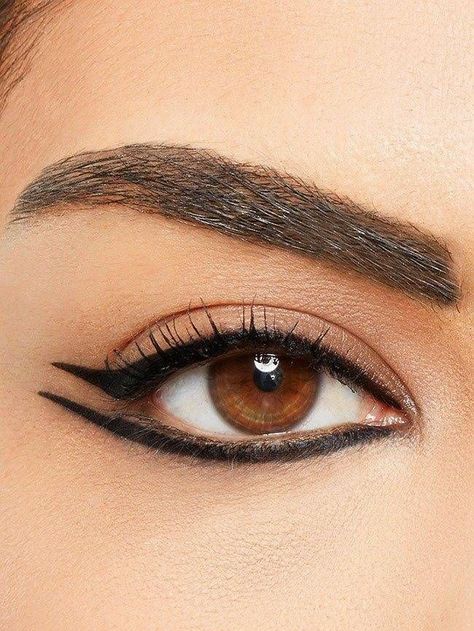 Egyptian Eyeliner, Egypt Makeup, Different Eyeliner Styles, Maybelline Eyeliner, Egyptian Makeup, Eyeliner Designs, Smokey Eyeliner, Simple Eyeliner, Makeup Tutorial Eyeliner