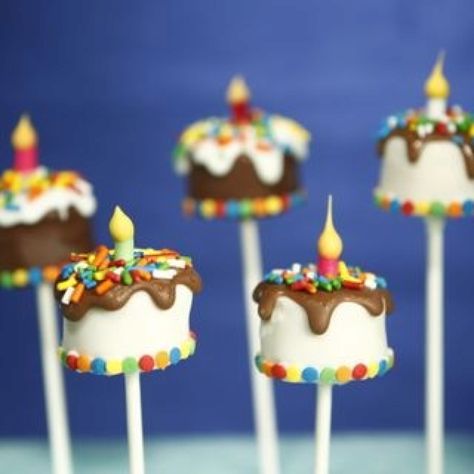 Cake Pop Cake Birthdays, Dipped Cake Pops, Fun Cake Pop Designs, Simple Cakepops, Birthday Cake Pop, Birthday Cake Pops Ideas, Birthday Cake Cake Pops, Cake With Cake Pops On Top, Birthday Cakepops Ideas