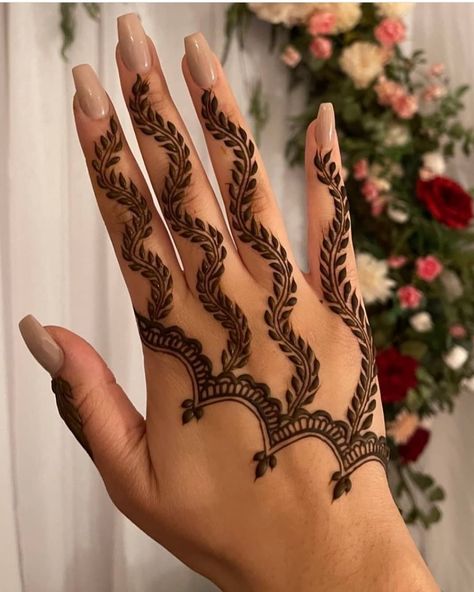 Modern Henna Tattoo, Mehendi Style, Back Side Mehndi Design, Side Mehndi Design, Bride Mehendi, Back Side Mehndi, Henna Styles, Elegant Henna, Henna Tattoo Design