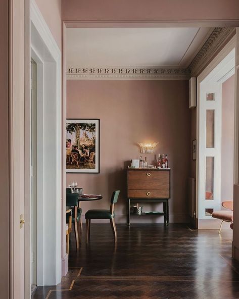 The walls could be described as dusty but I’m going to christen them ‘muddy pink’ instead | a glorious choice with those chocolatey timber floors and moody natural light | via @sheerluxe Mauve Dining Room, Tan Living Room, Firmdale Hotels, Fabric Covered Walls, Best Paint, Interior Design Advice, Time After Time, Best Paint Colors, Dining Room Inspiration