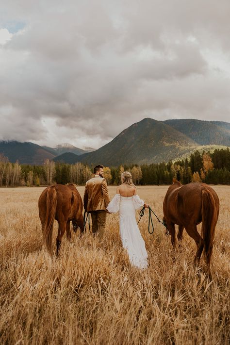 raw and woven textures, warm neutrals, and an understated elegance meet you in Montana 🌾 moments captured by @haleyjessatphotography Montana Fall, Montana Photography, Montana Bride, J Photo, Fall Engagement Shoots, Bridal Styled Shoot, Olive Wedding, Horses Running, Horse Wedding